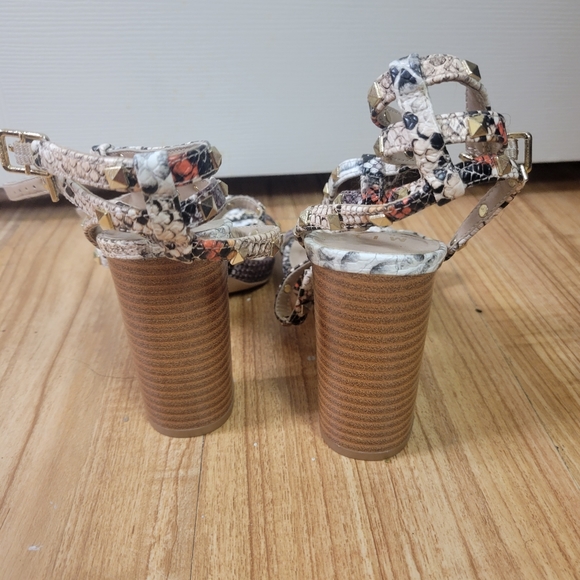 Multi color heels - Picture 4 of 4